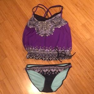 Athleta tankini with built in bra.